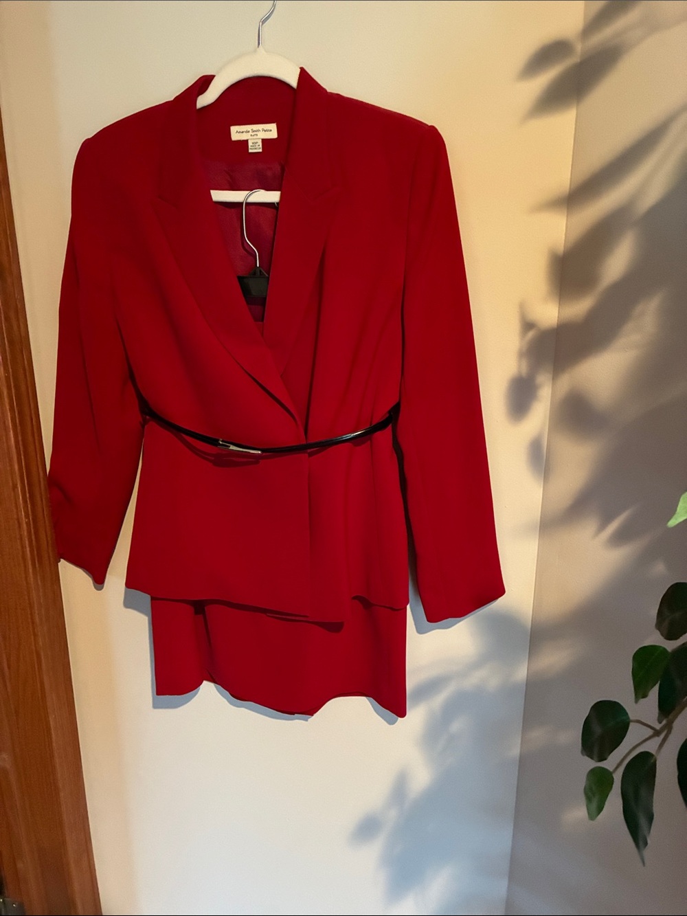 Vivid Red Sz. 10P Women’s Suit, 2 piece, vintage, tailored, fully lined, belted.